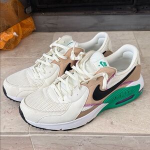 Men’s 10.5 Nike Air Max Sneakers in White and Brown